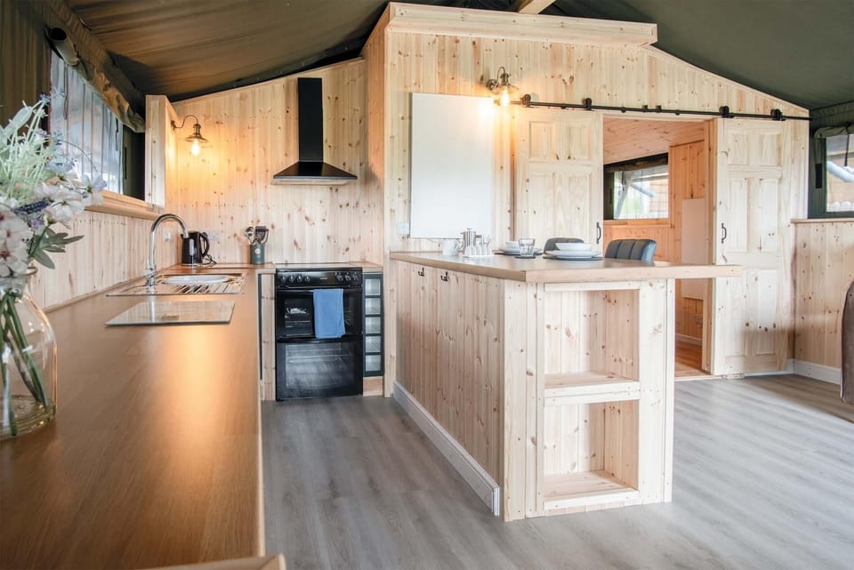Paviland - Safari Glamping Tent - Llangennith (5166)
