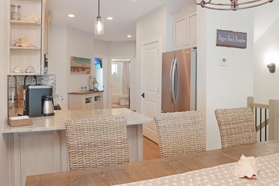 House, Multiple Beds (Biggie's Beach House) | Dining