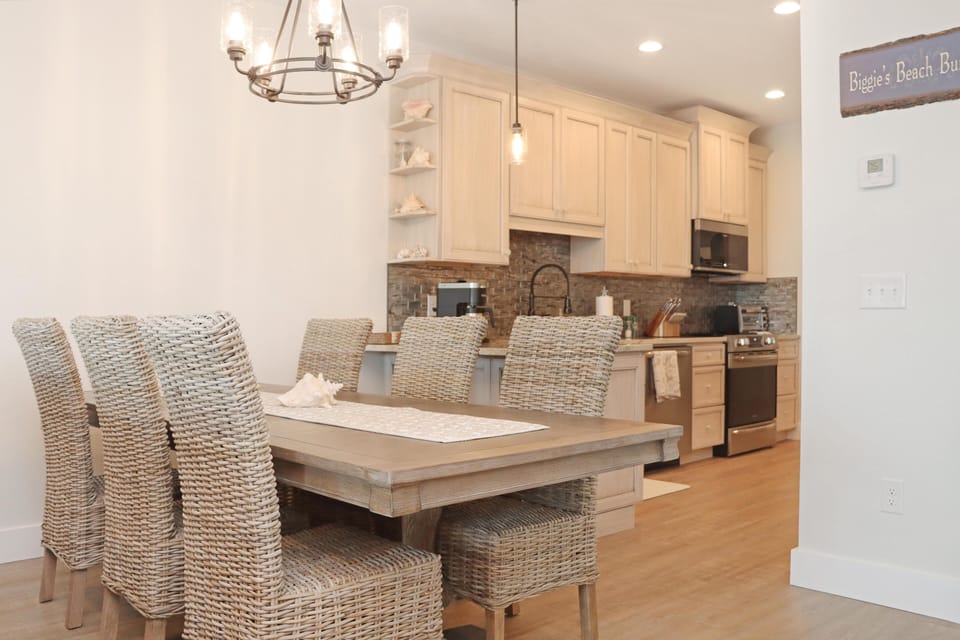 House, Multiple Beds (Biggie's Beach House) | Dining