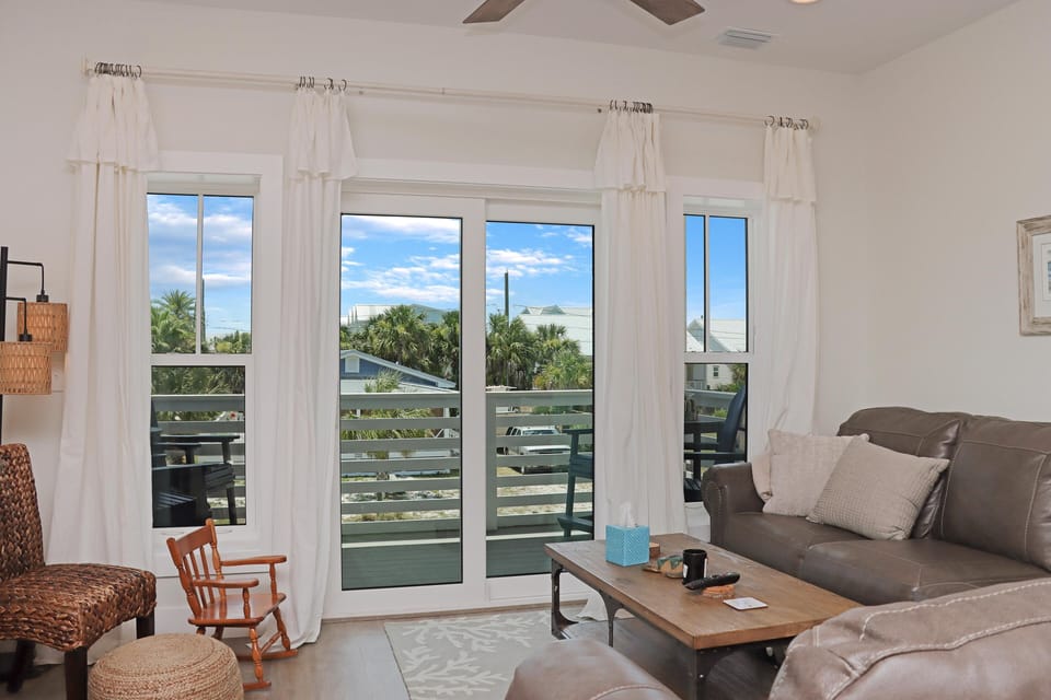 House, Multiple Beds (Biggie's Beach House) | Living area