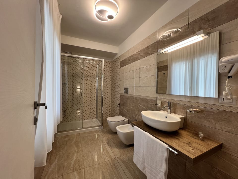 Classic Triple Room, Garden View | Bathroom | Shower, rainfall showerhead, free toiletries, hair dryer