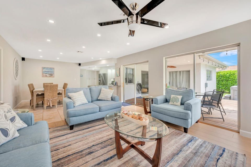 Family Room (3)