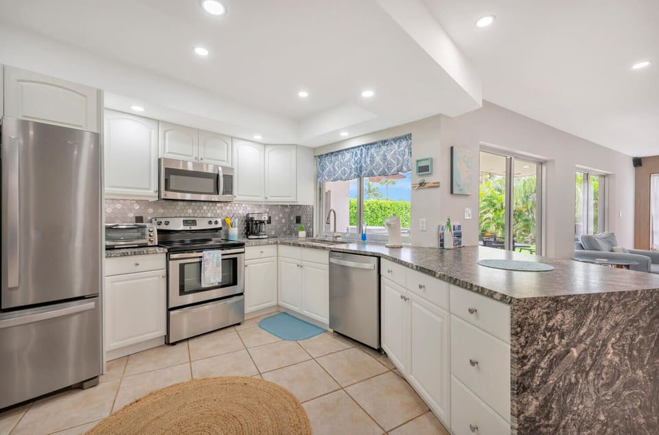 Full Kitchen (1)