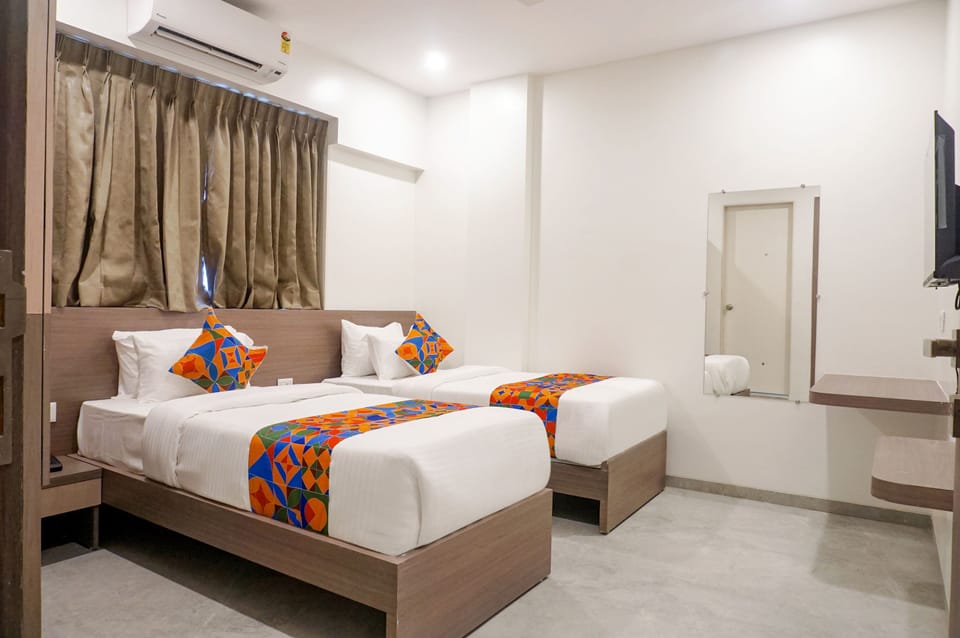 Egyptian cotton sheets, premium bedding, in-room safe, free WiFi