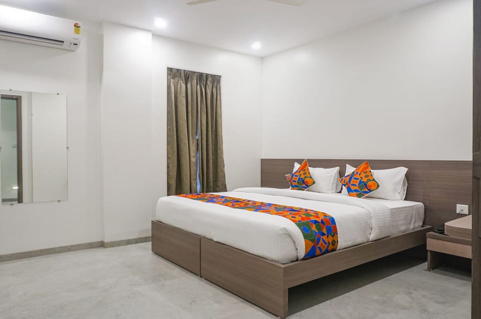 Egyptian cotton sheets, premium bedding, in-room safe, free WiFi