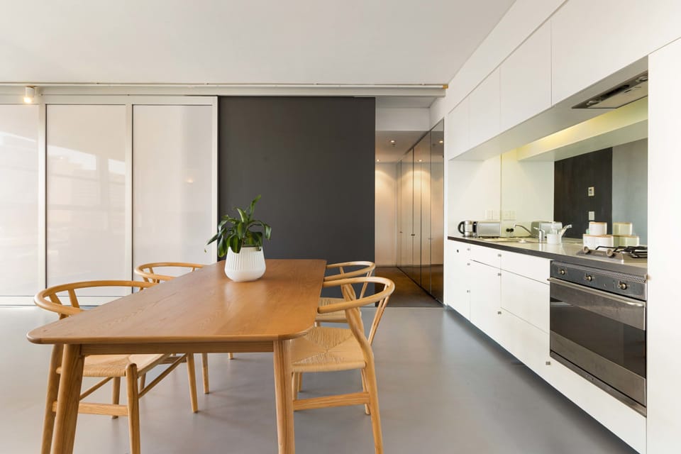 House | 1 bedroom, desk