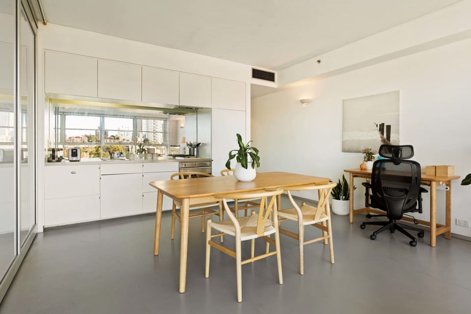 House | 1 bedroom, desk