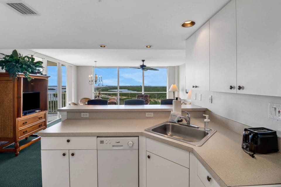 Even when you have kitchen duty - you still get to enjoy the beautiful view!
