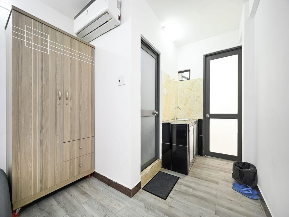 Superior King Room | 1 bedroom, premium bedding, down comforters, in-room safe