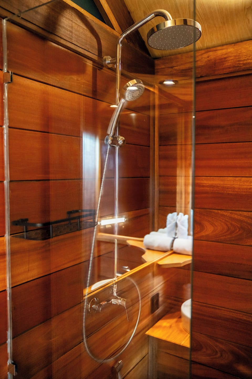 Signature Room, 1 King Bed, Balcony, Sea View | Bathroom shower