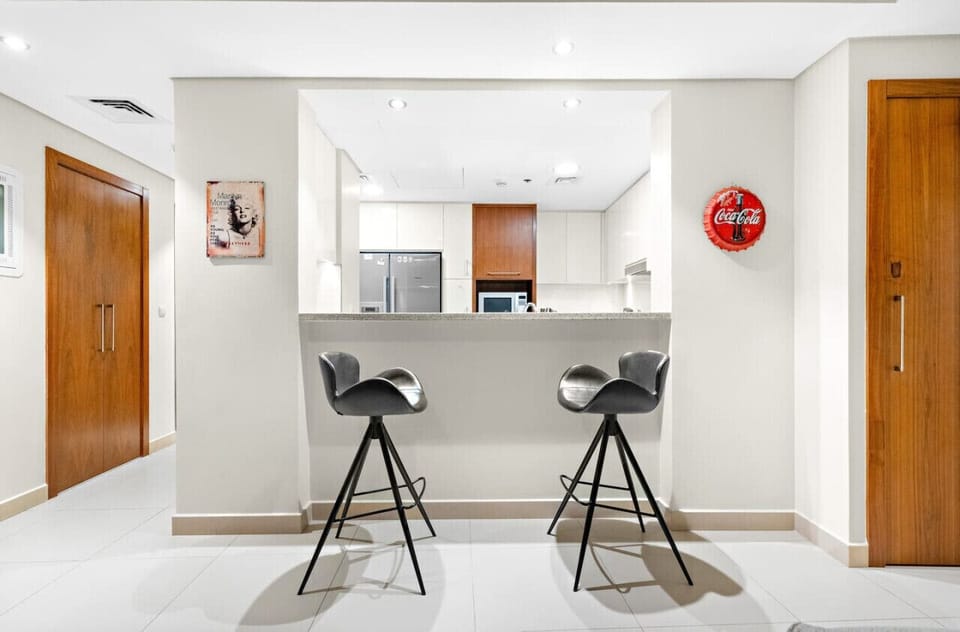 Kitchen Bar: Stylish seating for morning coffee or evening drinks in this chic, modern space!