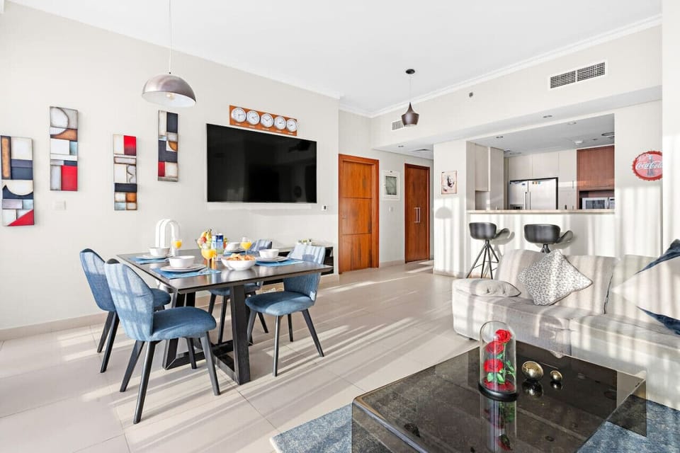 Dining & Living Area: Bright space with stylish decor, perfect for meals and relaxation!