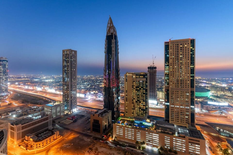 City View Sanctuary: Breathtaking skyline vistas at dusk set the stage for unforgettable evenings!