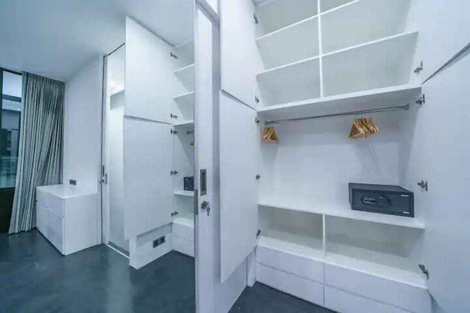 Villa | Wardrobe