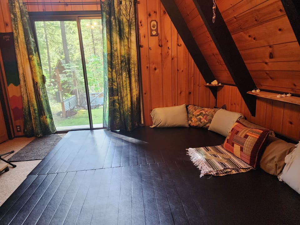 Private gong-based sound bath sessions may be available during your stay.