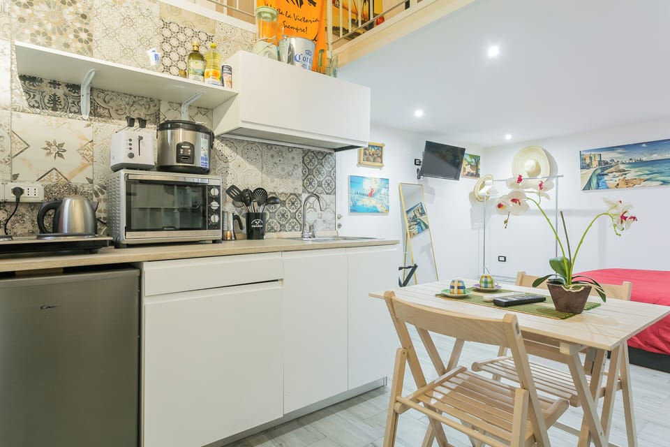 Apartment | Private kitchen | Electric kettle, dining tables