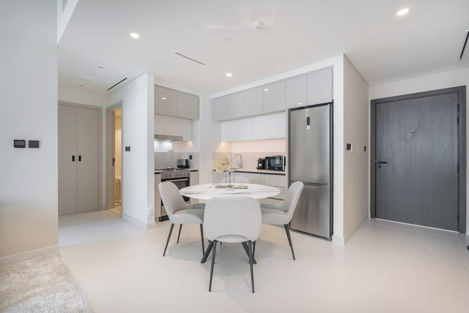 Luxury Apartment, Balcony, Sea View | Dining room