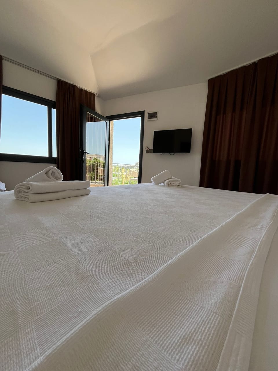 Comfort Room | Free minibar items, laptop workspace, soundproofing, bed sheets