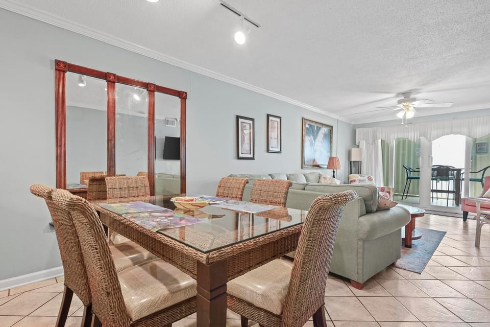 Castaways 4A Dining  Area