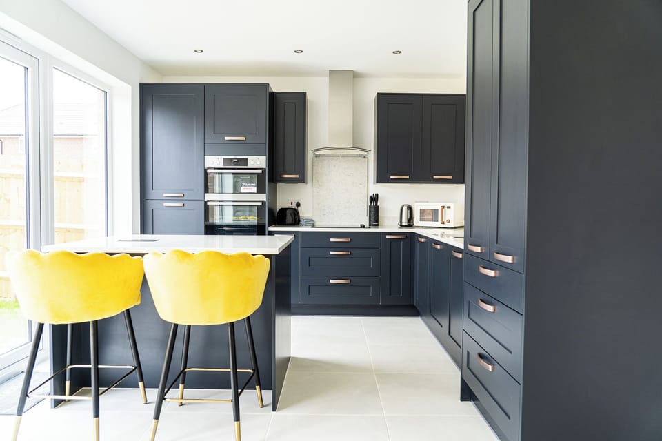 Superior House, Patio, Hill View | Private kitchen | Electric kettle