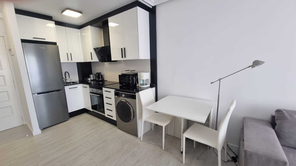 Apartment | Private kitchen | Fridge, microwave, oven, stovetop