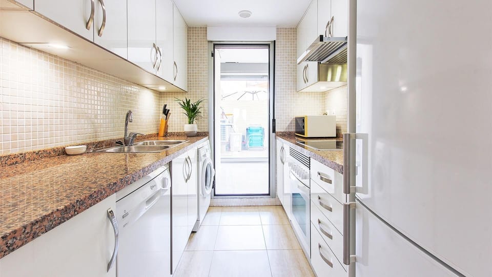 Apartment | Private kitchen | Fridge, microwave, oven, stovetop