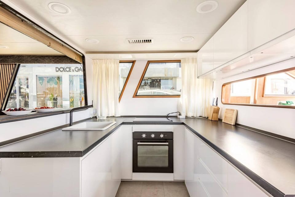 House | Private kitchen | Fridge, microwave, oven, stovetop