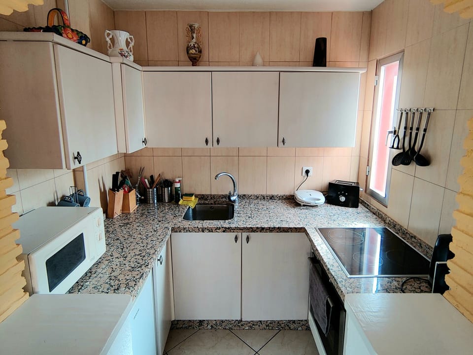 Apartment | Private kitchen | Fridge, microwave, oven, stovetop