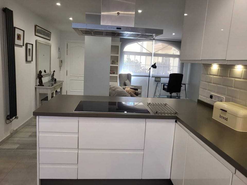 Apartment | Private kitchen | Fridge, microwave, oven, stovetop