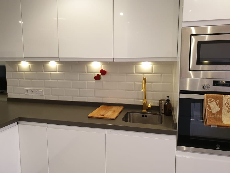 Apartment | Private kitchen | Fridge, microwave, oven, stovetop