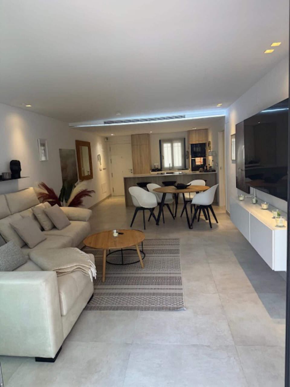 Apartment | Living area | TV