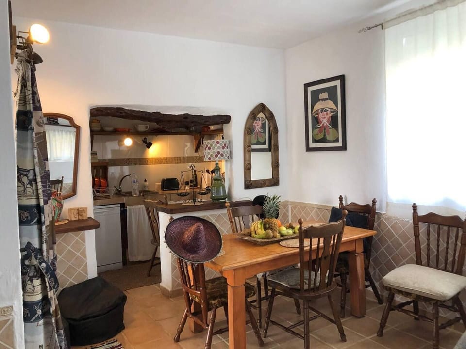 3 Bed Lodge - Sleeps 6 - Pool - Terrace - Parking Lodge in Andalusia