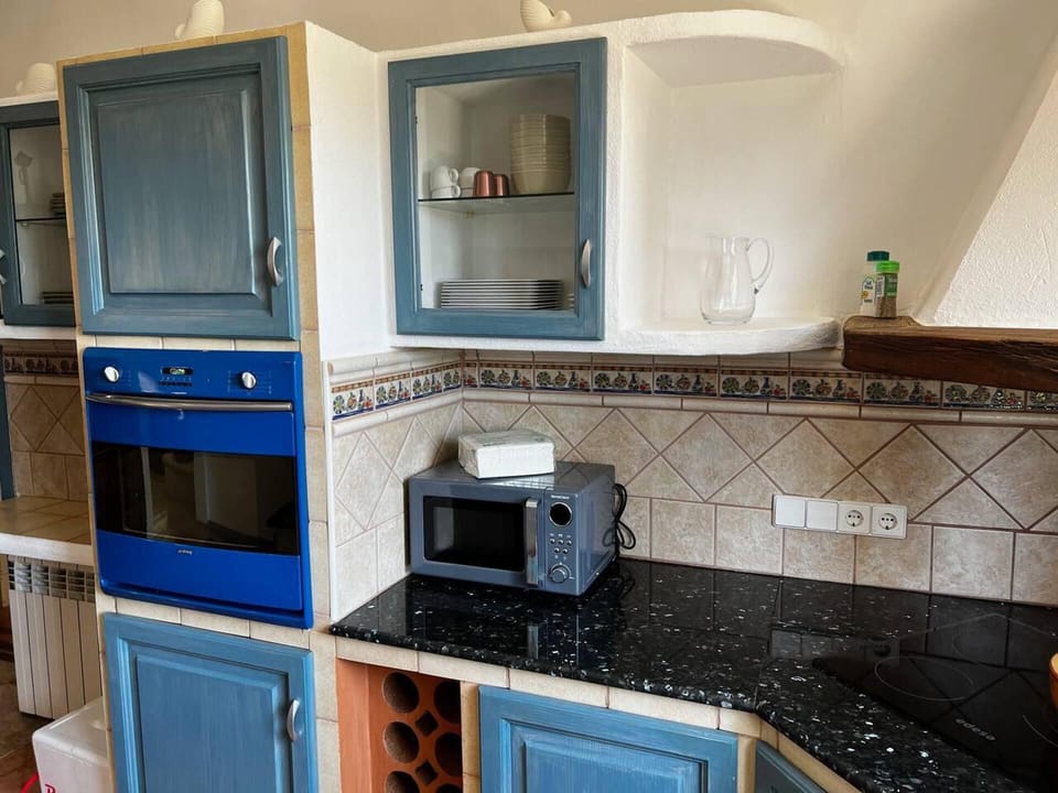 House | Private kitchen | Fridge, microwave, oven, dishwasher