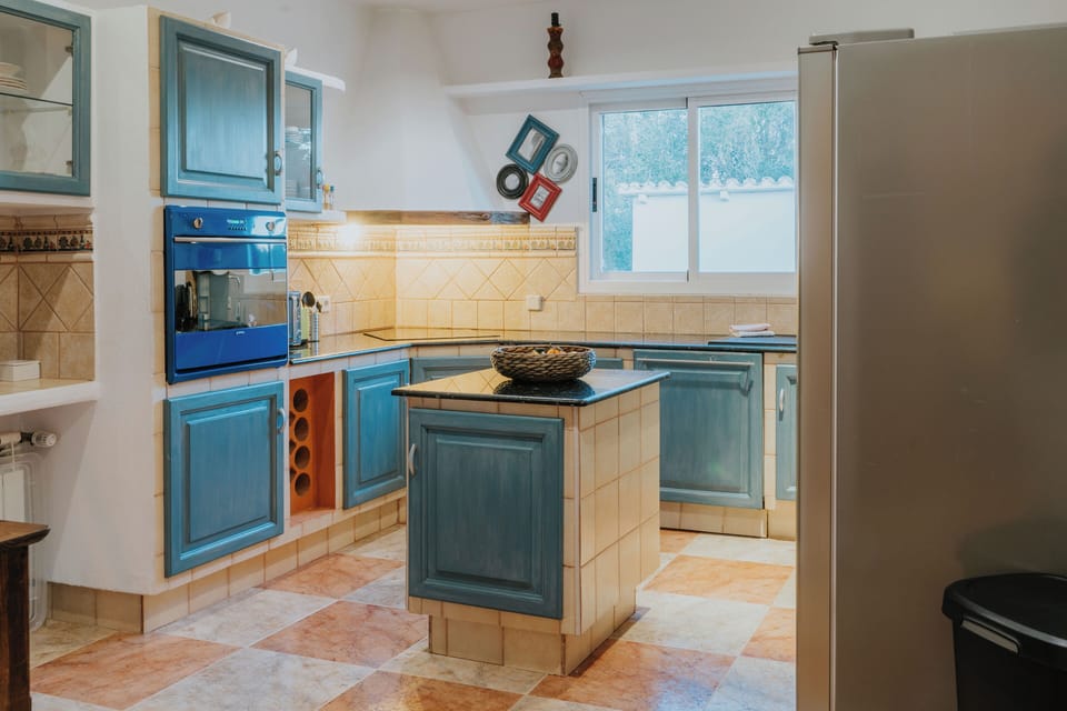 House | Private kitchen | Fridge, microwave, oven, dishwasher