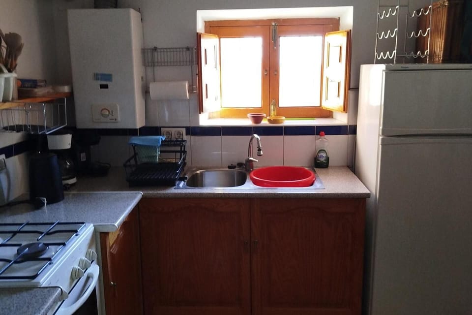 House | Private kitchen | Fridge, microwave, oven, stovetop