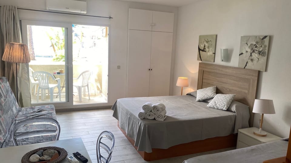 Studio | Iron/ironing board, free WiFi, bed sheets