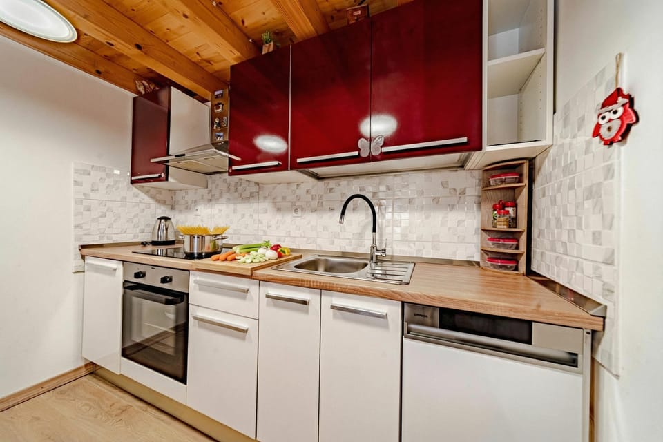 Family House, 2 Bedrooms, 2 Bathrooms (Holiday Home Luce with private Pool) | Private kitchen