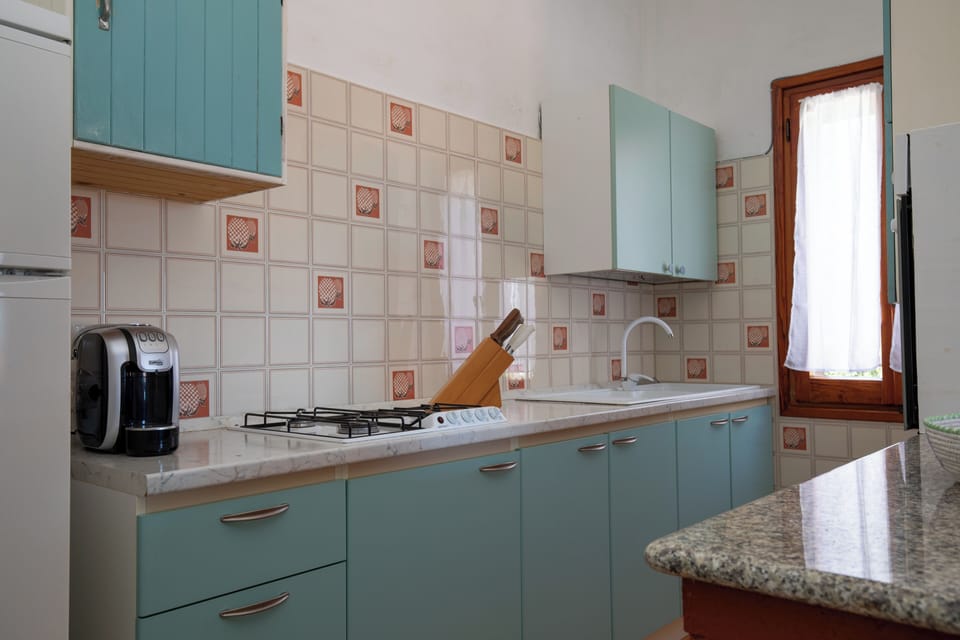 Apartment | Private kitchen | Fridge, oven, stovetop, coffee/tea maker