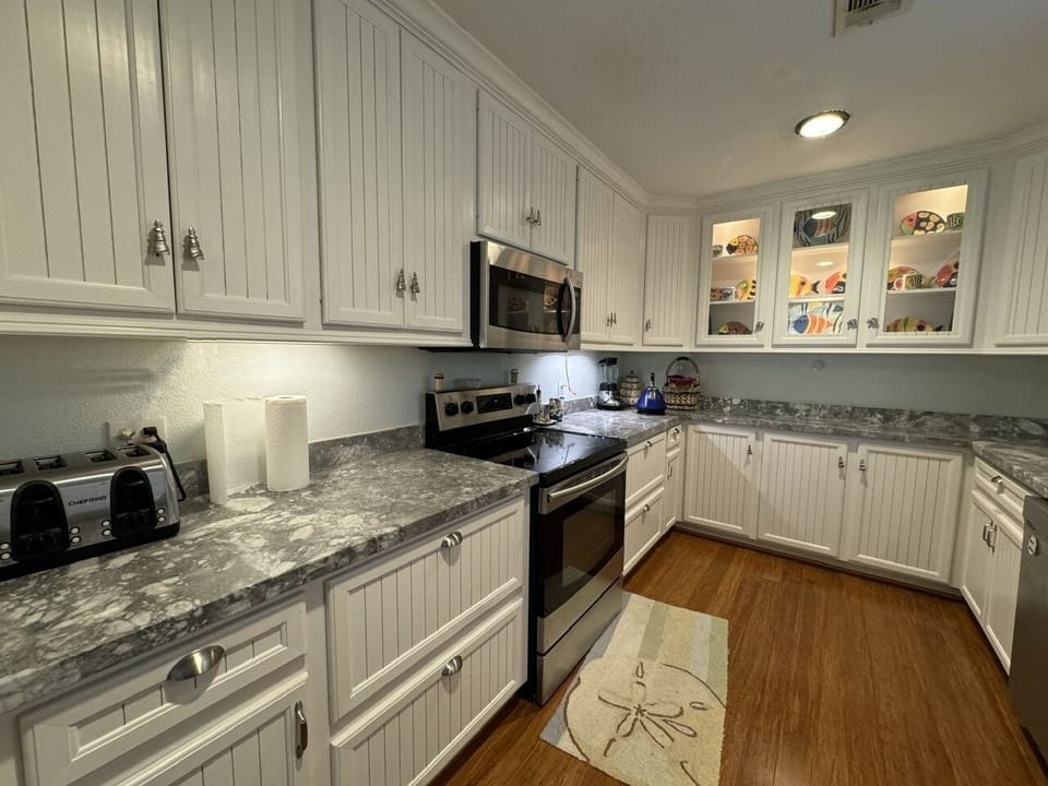 House, 3 Bedrooms | Private kitchen | Fridge, coffee/tea maker, toaster