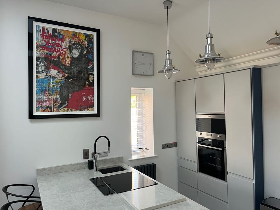 Cottage | Private kitchen | Fridge, microwave, oven, stovetop