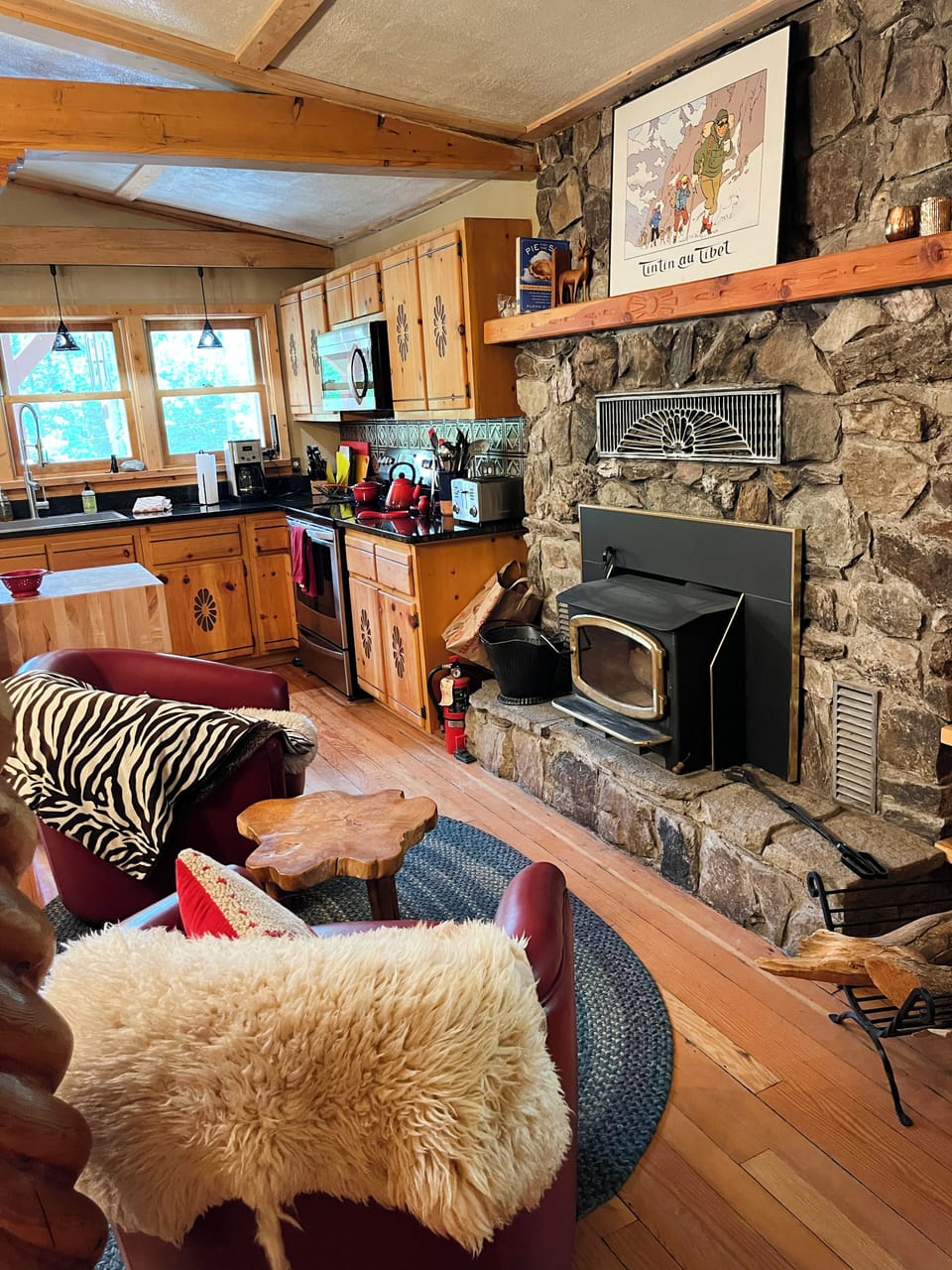 Cozy Bonus Fireplace Living area in the kitchen