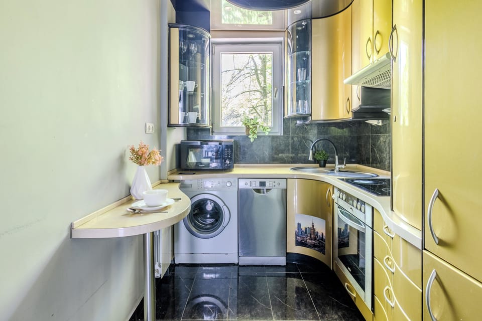 Business Apartment | Private kitchen | Fridge, microwave, oven, stovetop
