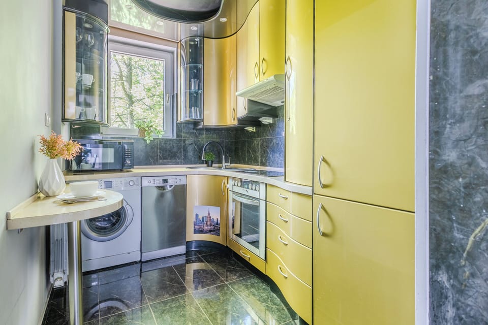 Business Apartment | Private kitchen | Fridge, microwave, oven, stovetop