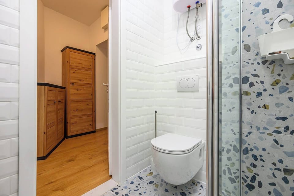 Apartment, 1 Bedroom, City View | Bathroom amenities