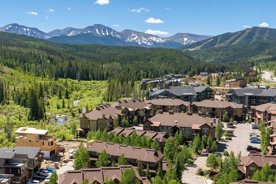 Aerial view of the neighborhood and the breathtaking mountainscape.