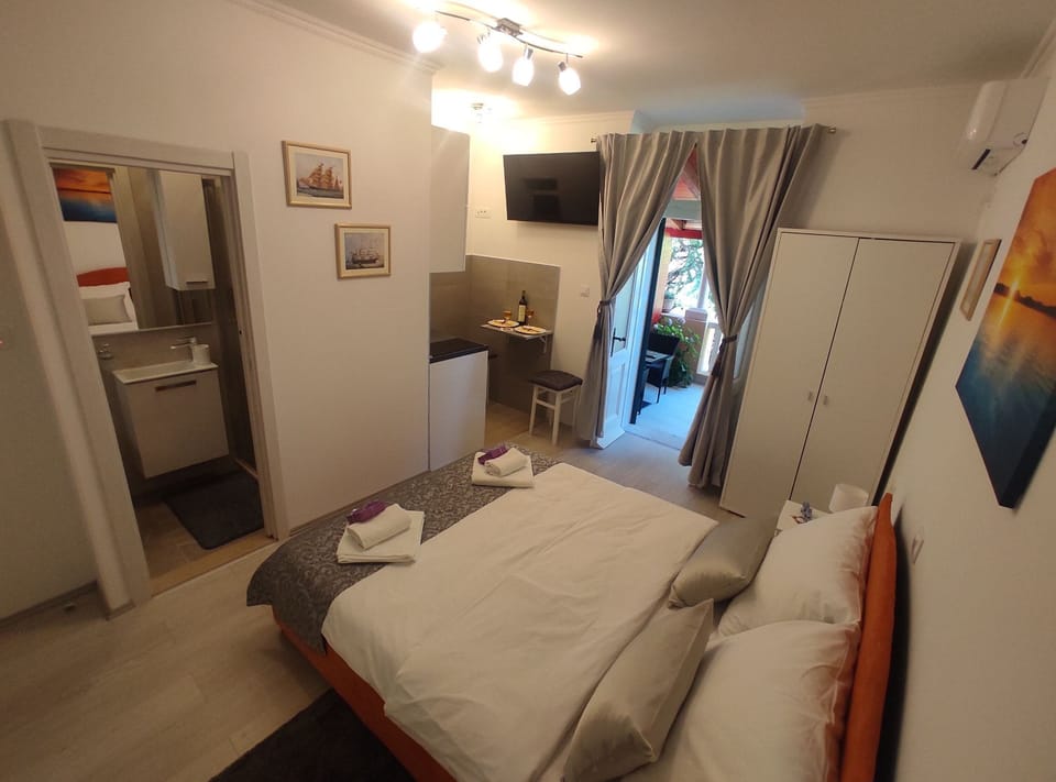 House (Room Porat 2 with Private Terrace - D) | 1 bedroom