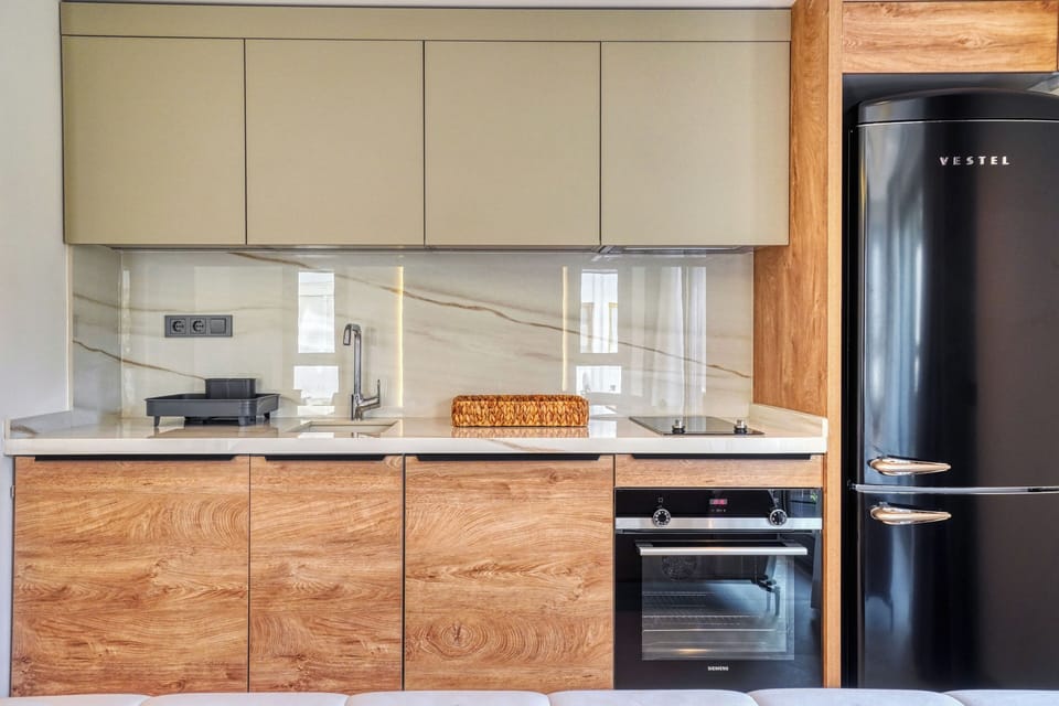 Garden Suite with Private Garden | Private kitchen | Fridge, oven, stovetop, dishwasher
