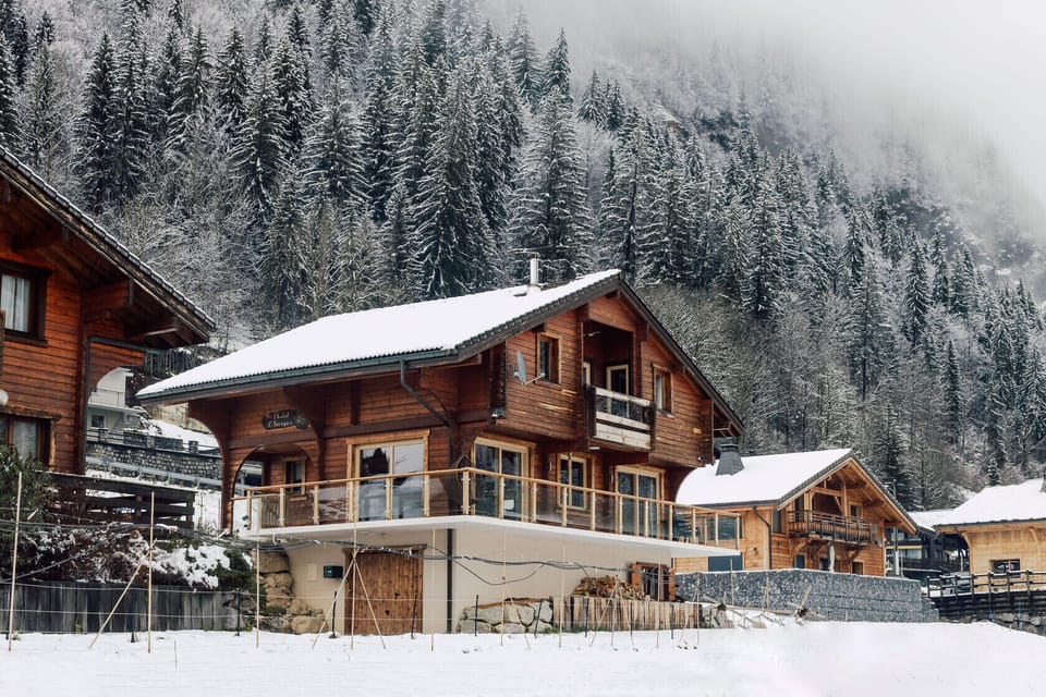 Chalet Le Saint Georges in Morzine, close to the Avoriaz road. Weekly rental, concierge service, The Lodgist Agency.