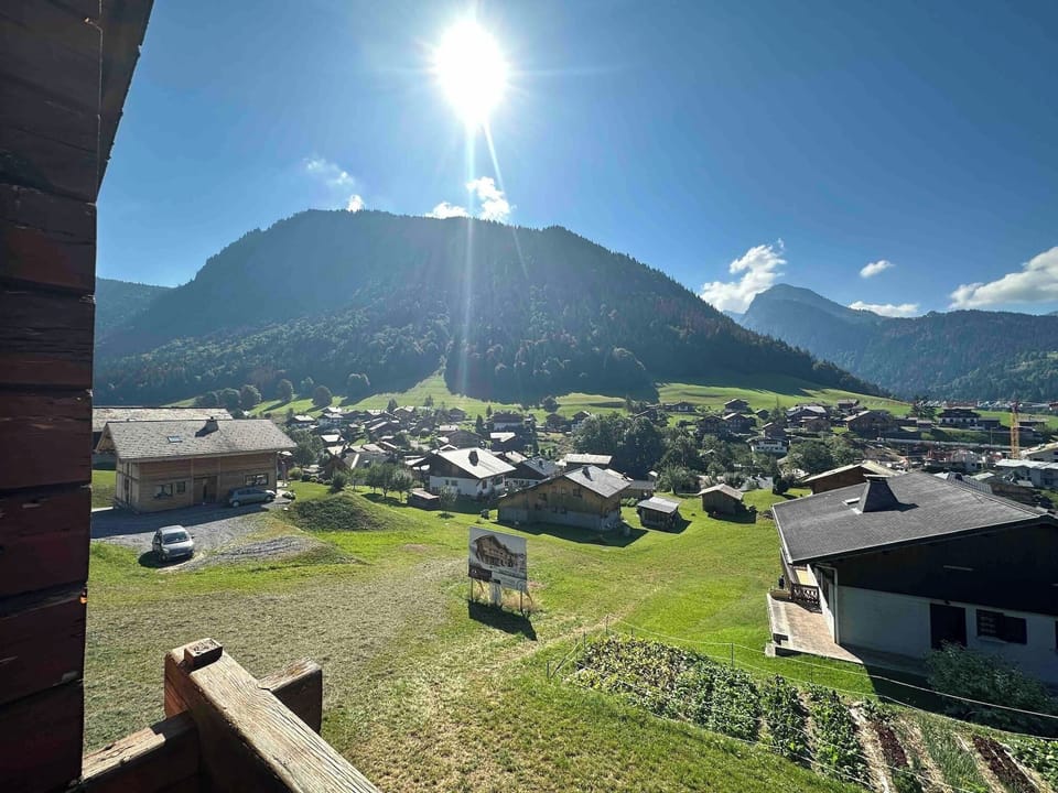 Chalet Le Saint Georges in summer, with its magnificent views over the ski and mountain bike area and surrounding peaks such as Pointe de Ressachaux and Pointe de Nyon.
