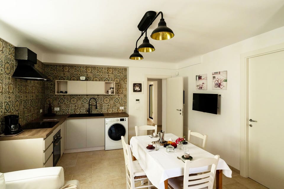 House | Living area | 35-inch flat-screen TV with digital channels